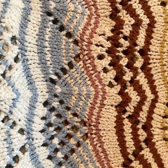 Beautiful gimmicks sweater in perfect condition size small - Picture 3 of 8